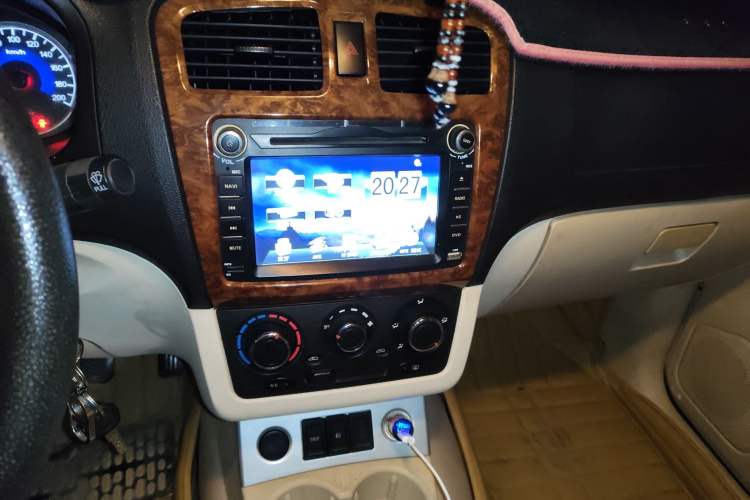 Used Dongfeng Fengon 330 2014 1.3L Manual Utility Version DK13-07 Audio And AC Panel