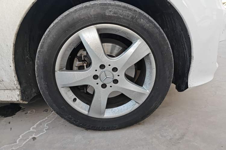 Used Mercedes-Benz R-Class 2015 R 320 4MATIC Luxury Model Right Front Wheel Hub