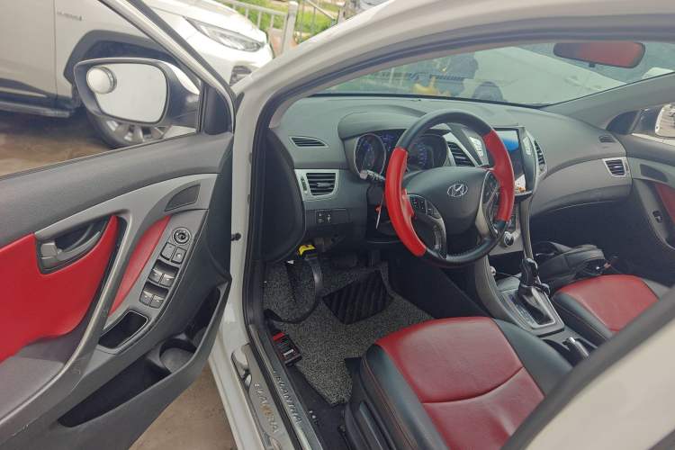 Used Hyundai Elantra (5th Generation / Langdong) 2016 1.6L Automatic Smart Version Driver Seat