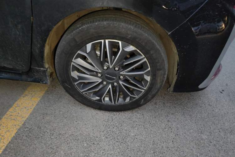 Used SAIC MAXUS G20 RV 2021 Restyled 2.0T Traveler Self-Propelled Class B RV – Time Edition Right Front Wheel Hub