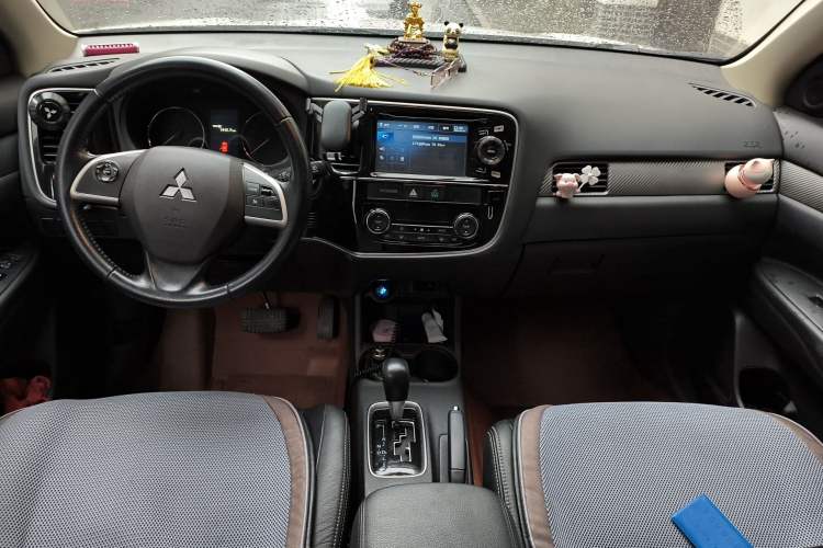 Used Mitsubishi Outlander 2013 2.4L 4x4 Luxury Navigation Edition 5 Seats