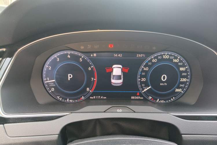 Used Volkswagen Magotan 2017 330TSI DSG Luxury Model Odometer Close Up