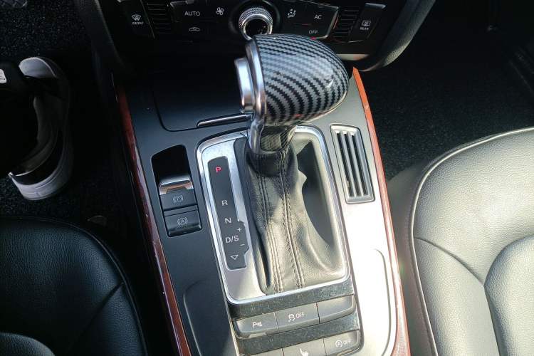 Used Audi A4L 2013 35 TFSI Automatic Standard Model Gear Lever