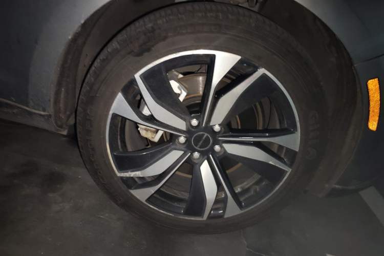 Used SERES SF5 2021 Huawei Smart Selection Four-Wheel Drive Edition Right Front Wheel Hub