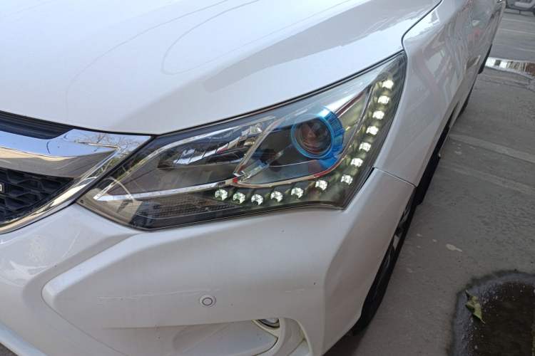 Used BYD Song 2016 GaiShi Edition 1.5TI Manual Elite Model Left Front Headlight