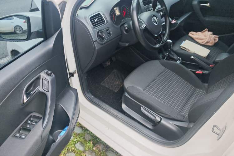 Used Volkswagen Polo 2016 1.6L Automatic Comfort Model Driver Seat