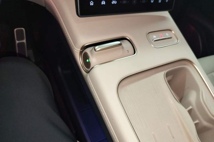 Used Nio EC7 2023 75 kWh Gear Lever