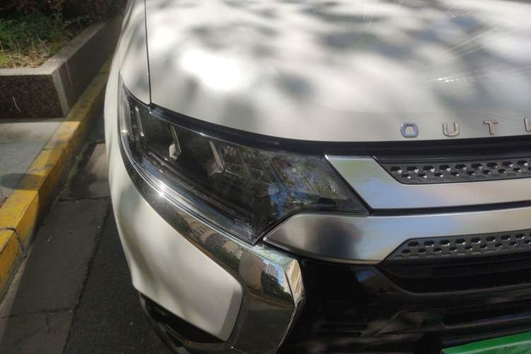 Used Mitsubishi Outlander 2020 2.4L 4x4 Zhi Xiang Edition 5 Seats Right Front Headlight