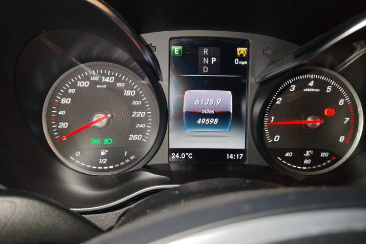 Used Mercedes-Benz C-Class 2018 C 180 L Fashion Edition Sport Version Odometer Close Up