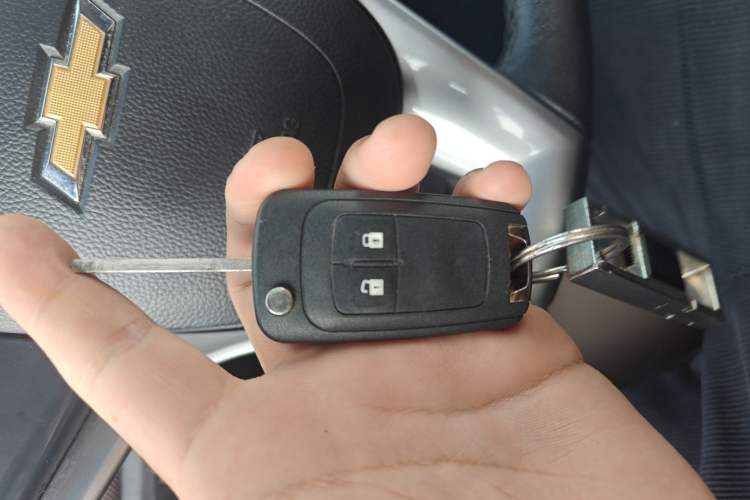 Used Chevrolet Cruze 2015 Hatchback 1.6L Automatic Comfort Edition Vehicle Key