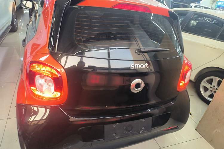 Used smart forfour 2016 1.0L 52 kW Dynamic Edition
