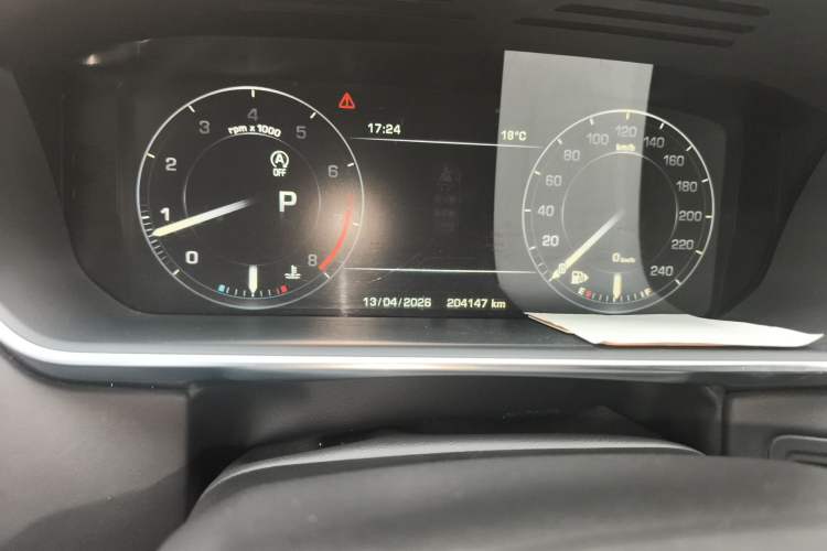 Used Land Rover Range 2015 3.0 SC V6 Vogue Odometer Close Up
