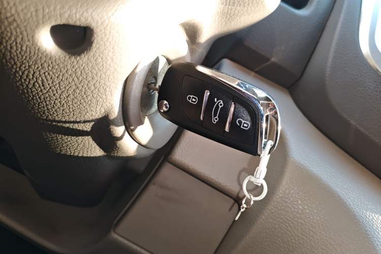 Used Nissan NV200 2016 Revised Version 1.6L CVT Luxury Edition