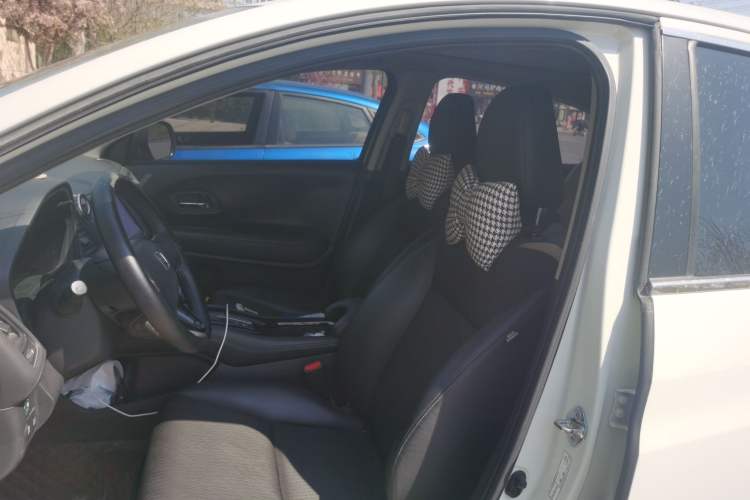 Used Honda Vezel 2022 1.5L CVT Phantom Night Pioneer Edition Left Front Seat