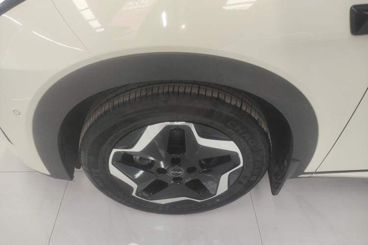 Used BYD Dolphin 2025 Smart Drive Version 420 km Freedom Edition Left Front Wheel Hub