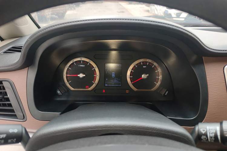 Used FORTHING Lingzhi 2019 Facelifted M5L 1.6L 7-Seater Base Model China VI Standard
