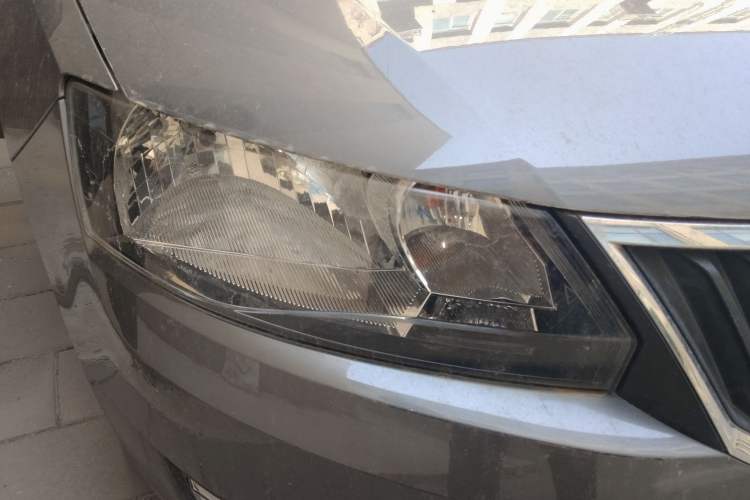 Used Skoda Rapid 2015 1.6L Manual Smart Selection Model
