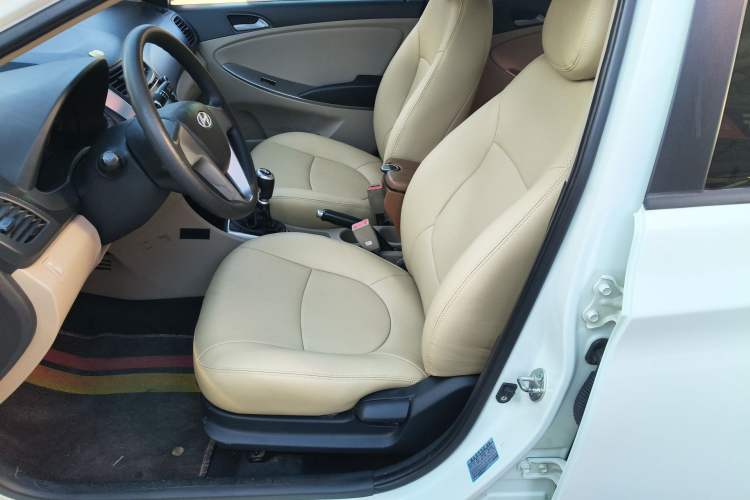 Used Hyundai Verna (older generation) 2014 1.4L Manual Smart GLS Trim Left Front Seat