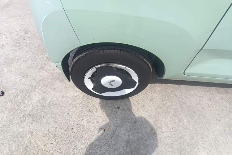 Used Wuling Hongguang MINIEV 2021 Macaron Sandwich Model 120 km Lithium Iron Phosphate Exterior 5