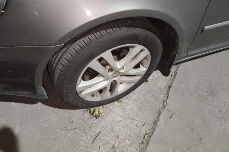 Used Skoda Octavia 2013 1.6L Automatic Yijie Edition Right Front Wheel Hub