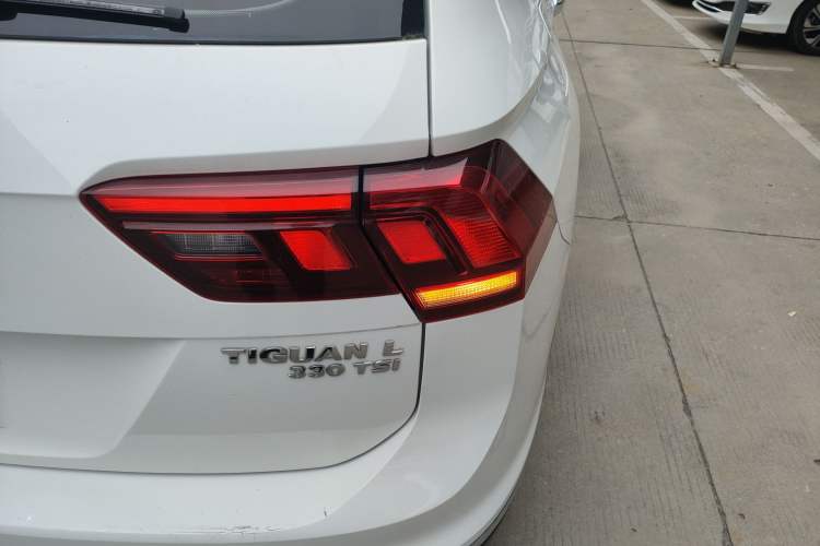 Used Volkswagen Tiguan L 2019 330TSI Automatic Two-Wheel Drive Smart Luxury Version China V Emission Standard
