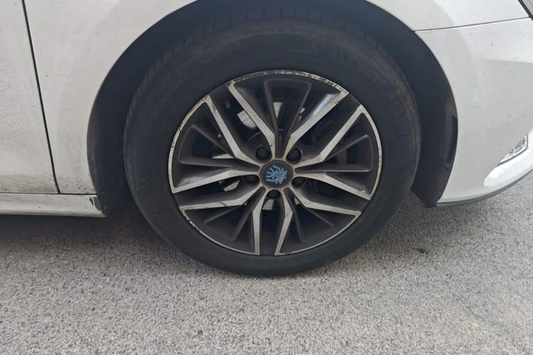 Used BYD Qin Pro New Energy 2018 DM 1.5TI Automatic Smart Connect Elite Model Right Front Wheel Hub