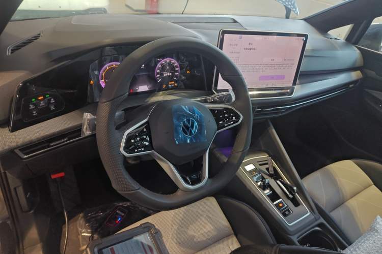 Used Volkswagen Golf 2025 Facelifted II 300TSI R-Line