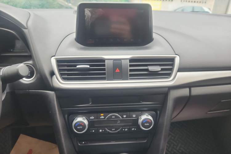 Used Mazda Mazda 3 Axela 2017 Sedan 1.5L Automatic Luxury Model China VI Standard