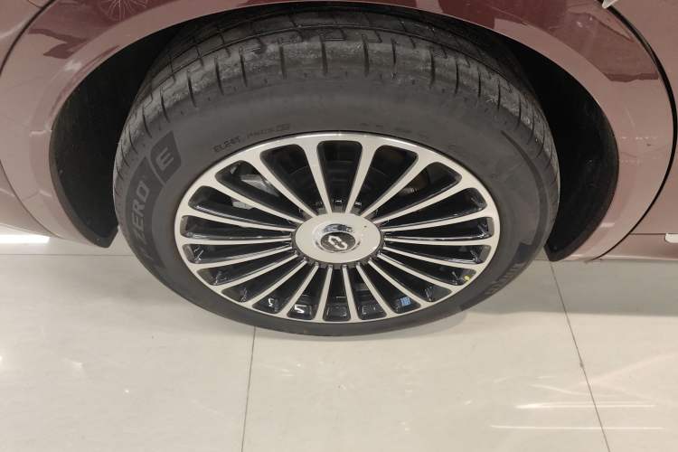 Used Hima AITO M8 2025 Extended-Range Max+ Version 53.4 kWh 6-Seater Edition
