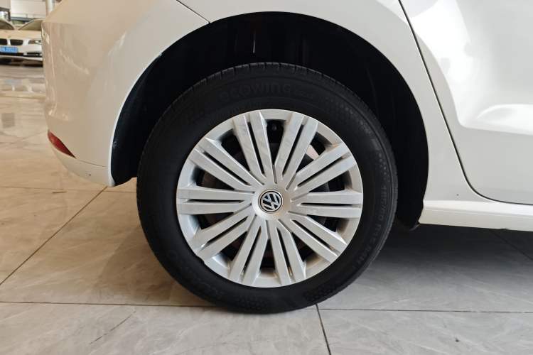 Used Volkswagen Polo 2016 1.6L Automatic Comfort Model Right Rear Wheel Hub