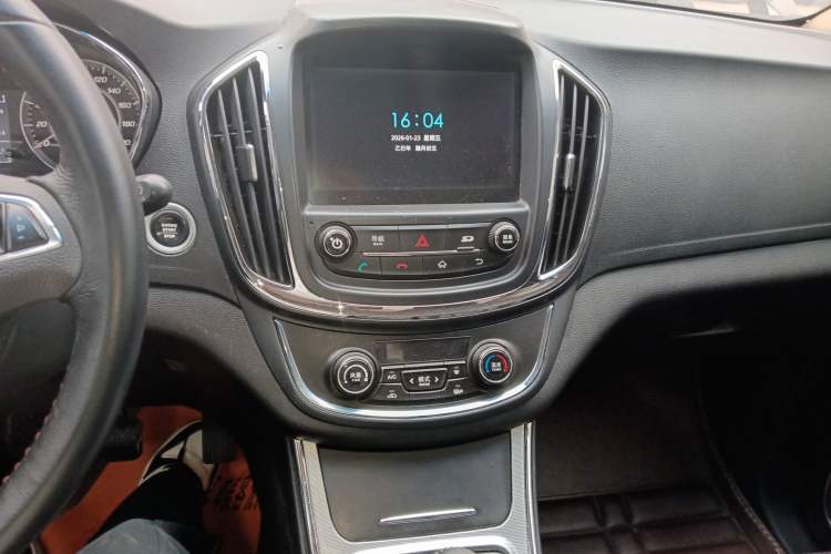 Used Baojun 560 2015 1.8L manual luxury version