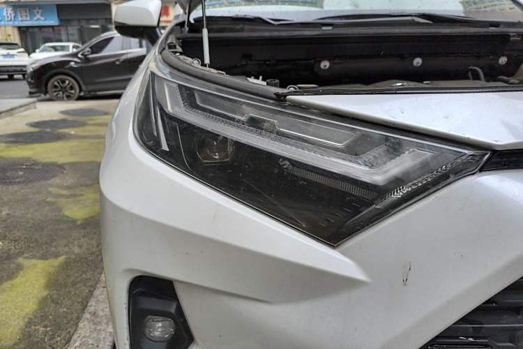 Used Toyota RAV4 2024 Dual-Motor 2.5L E-CVT Two-Wheel Drive Elite Plus Edition Right Front Headlight