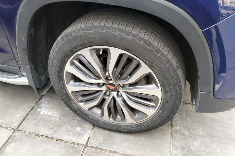 Used Roewe RX8 2018 30T Smart Connectivity All-Wheel Drive Supreme Edition Right Front Wheel Hub