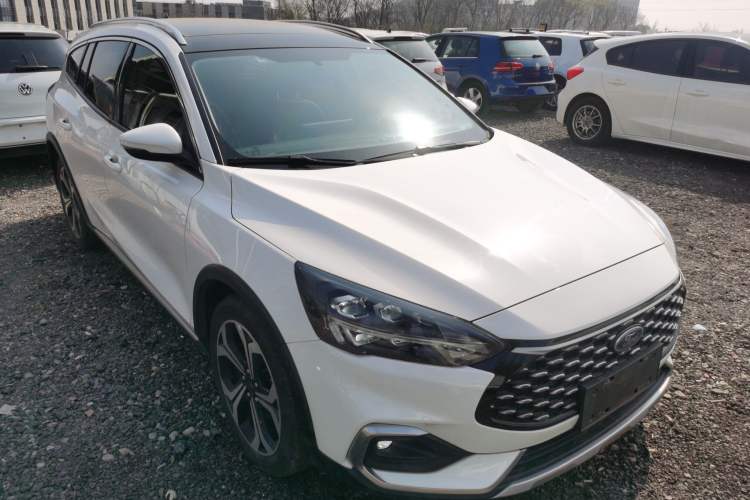 Used Ford Focus 2021 EcoBoost 180 Automatic Hunter Edition Front Right 45 Deg