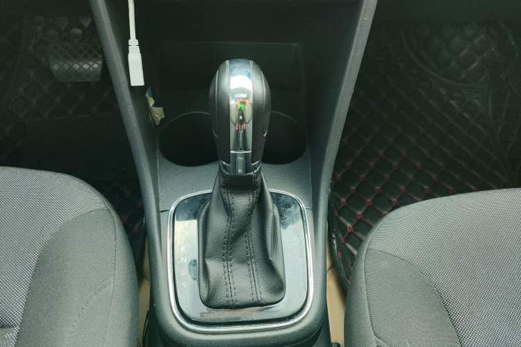 Used Volkswagen Polo 2016 1.6L Automatic Comfort Model Gear Lever