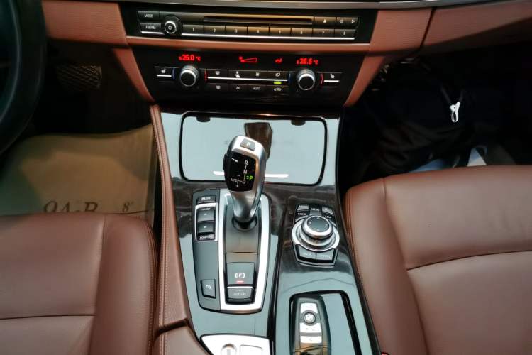 Used BMW 5 Series 2017 525Li Leading Model
