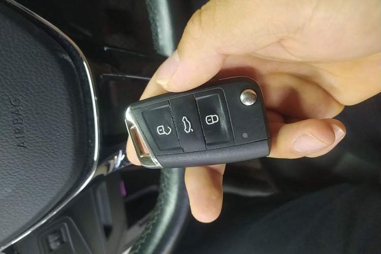 Used Volkswagen Tiguan L 2017 330TSI Automatic Two-Wheel Drive Comfort Edition Interior 1