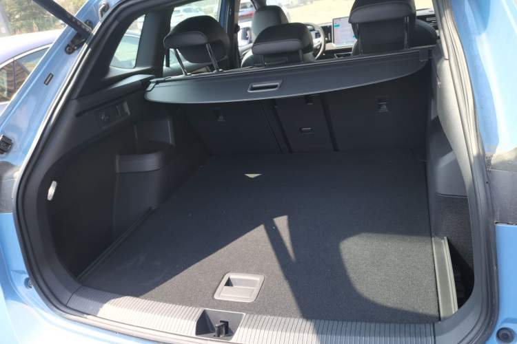 Used Volkswagen Tiguan L 2024 PRO 380TSI Four-Wheel Drive R-Line Prestige Edition Trunk