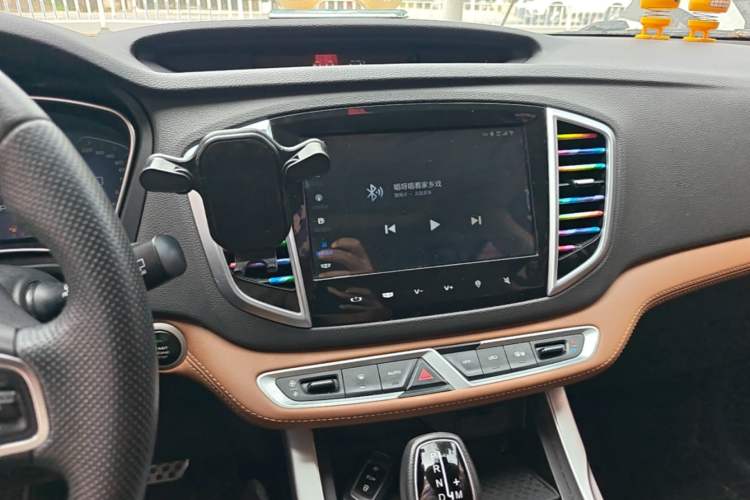 Used Geely Auto Vision X6 2019 1.4T CVT 4G Connected Luxury Version China VI Standard
