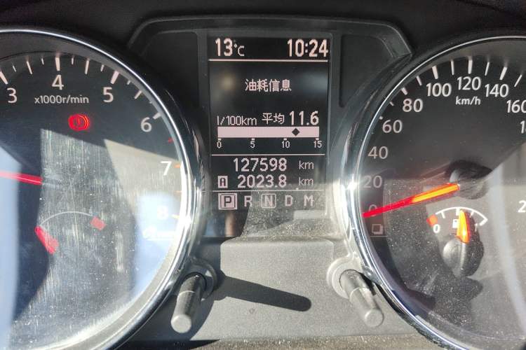 Used Nissan Qashqai 2011 2.0 XV Lea CVT 2WD Odometer Close Up