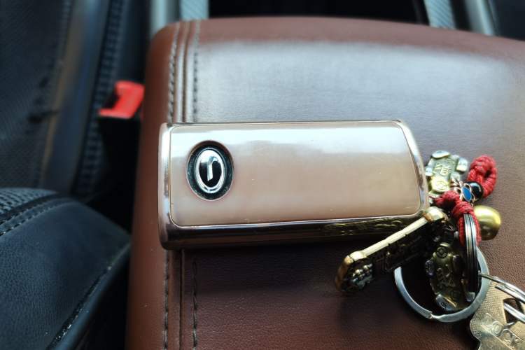 Used GAC Trumpchi GS8 2017 320T Four-Wheel Drive Luxury Smart Connectivity Version (7 Seats) Vehicle Key