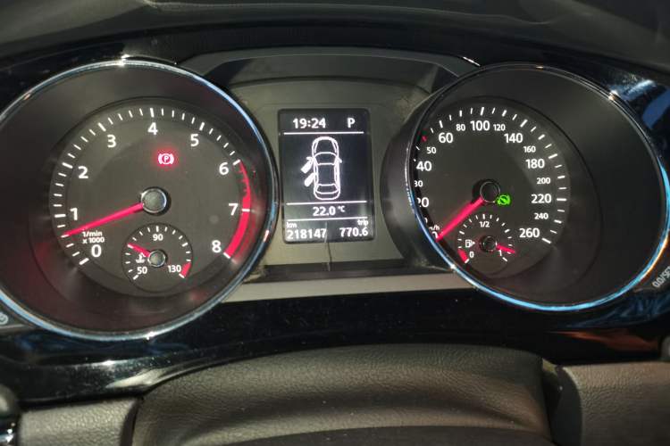 Used Volkswagen Sagitar 2015 230TSI Automatic Luxury Model Odometer Close Up