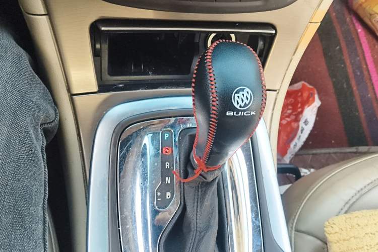 Used Buick Regal 2012 2.0L Luxury Edition Gear Lever