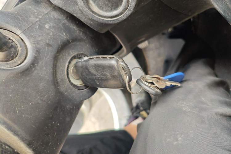 Used Dongfeng Fengon 380 2022 1.5L Comfort-Class Passenger Vehicle (Steel Spring) with 7 Seats Vehicle Key