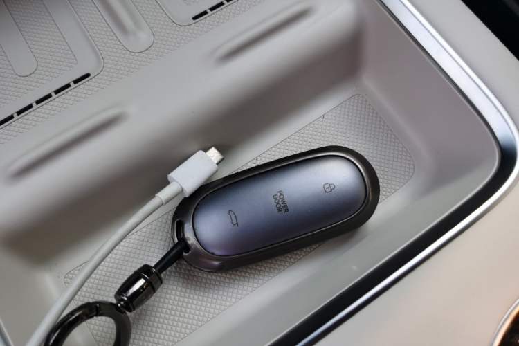 Used Li Auto MEGA 2024 Ultra Model
