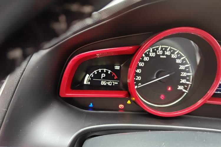 Used Mazda 3 Axela 2017 Sedan 1.5L Automatic Luxury Model Emission Standard China V Odometer Close Up