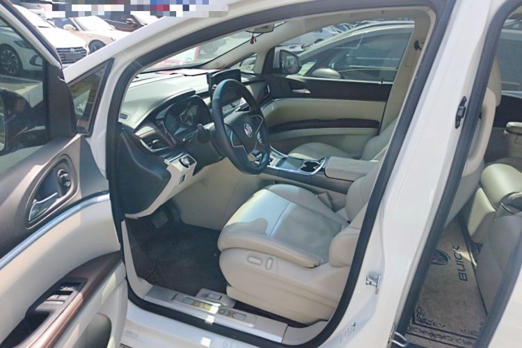 Used Buick GL8 2023 Land Executive Class Comfort Model