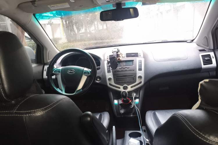 Used BYD S6 2013 Platinum Edition 2.0L Manual Luxury Model
