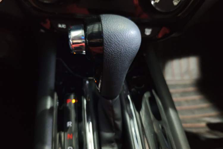 Used Honda Vezel 2020 1.5L CVT Luxury Edition Gear Lever