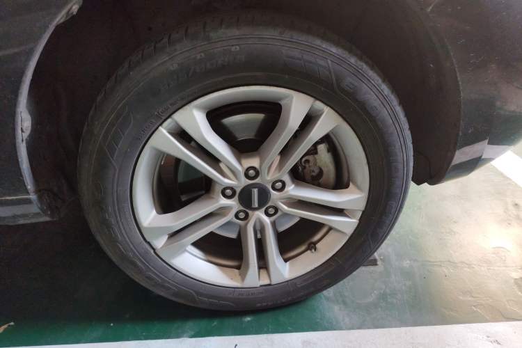 Used Wey VV5 2019 1.5T Two-Wheel Drive Color Pioneer Right Front Wheel Hub